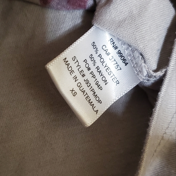 BILLABONG | Women's gray with feather print cap-sleeve t-shirt. - Picture 6 of 8